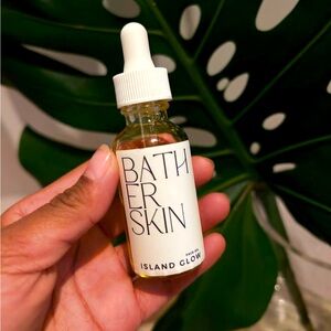 iSLAND GLOW face oil by BATHER @batherskincare
